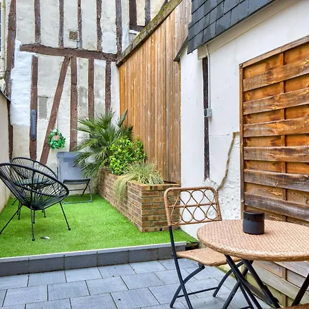 Apartment Le Nid Voute Avec Terrasse Situe Au Coeur De *