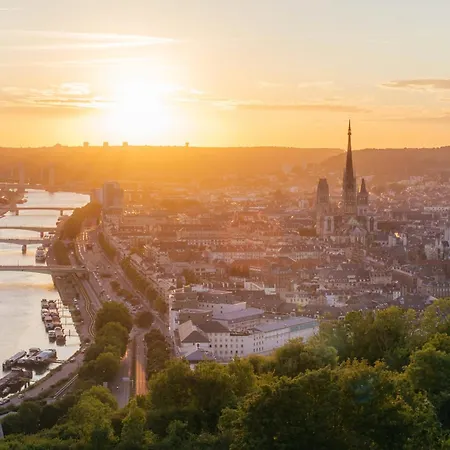 Le Nid Voute Avec Terrasse Situe Au Coeur De Rouen
