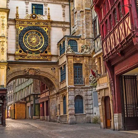 Le Nid Voute Avec Terrasse Situe Au Coeur De Apartment Rouen