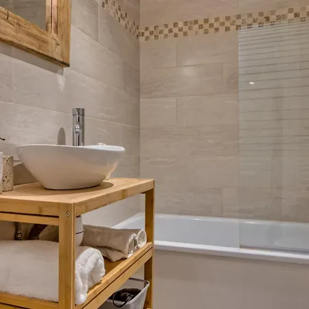 Le Nid Voute Avec Terrasse Situe Au Coeur De Lejlighed Rouen