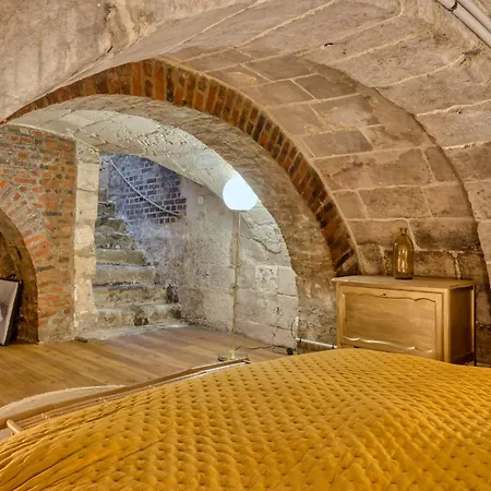 Le Nid Vouté Avec Terrasse Situé Au Coeur De Apartamento Ruan