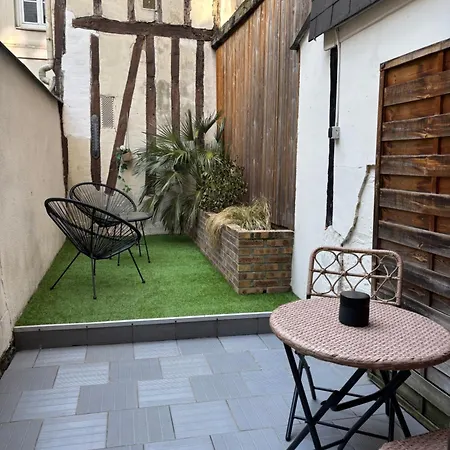 Le Nid Vouté Avec Terrasse Situé Au Coeur De Apartamento