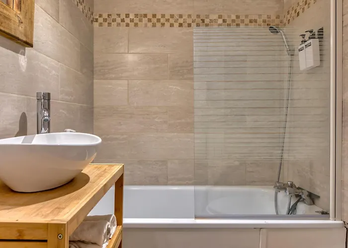 Le Nid Voute Avec Terrasse Situe Au Coeur De *