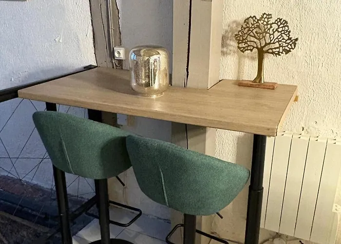Le Nid Voute Avec Terrasse Situe Au Coeur De Apartment Rouen