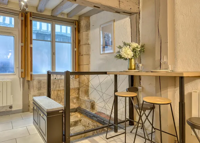 Le Nid Vouté Avec Terrasse Situé Au Coeur De Apartamento